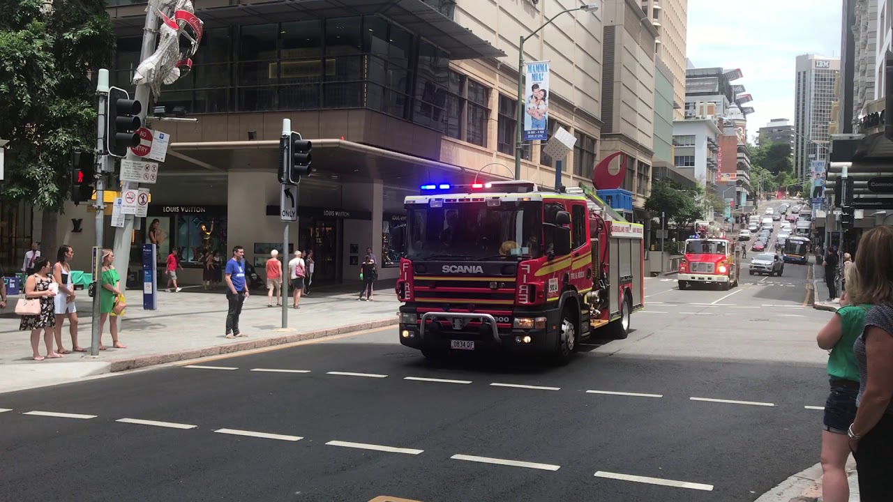 QFES 502A & 502J responding to a firecall along Edward St Brisbane CBD. 22/12/2017