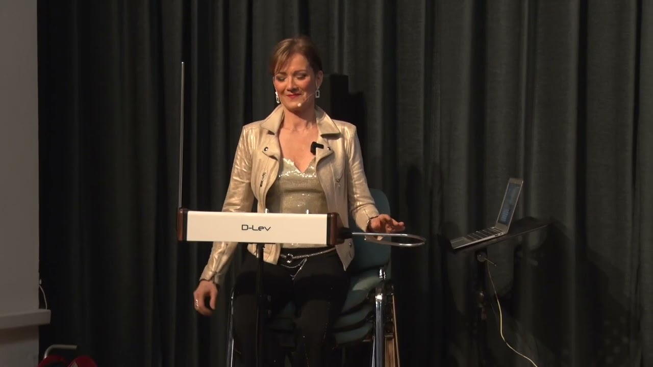 Illényi Katica mutatta be a theremin nevű hangszert