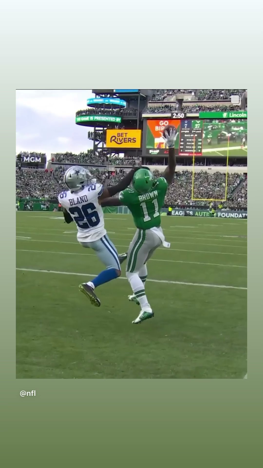 He was out of bounds #hoodnews #kennypickett #ajbrown #philadelphiaeagles #dallascowboys #omg #how
