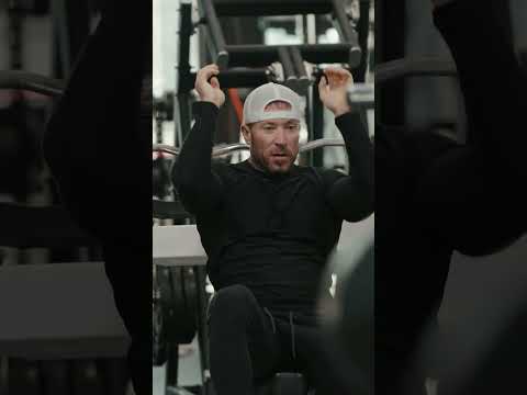 Video Old school gym machines hit different
