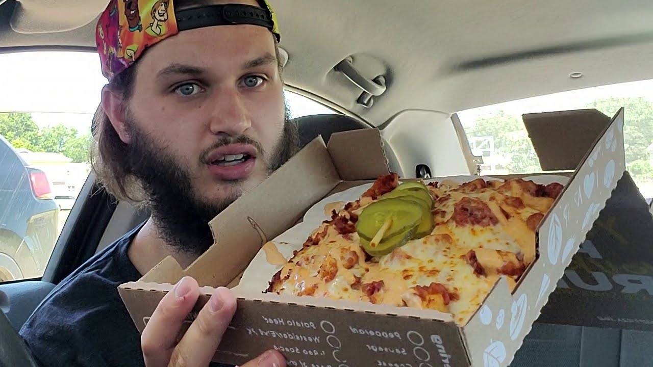 Azzips Hot Lil Clucker Pizza Review (July Pizza of the Month)