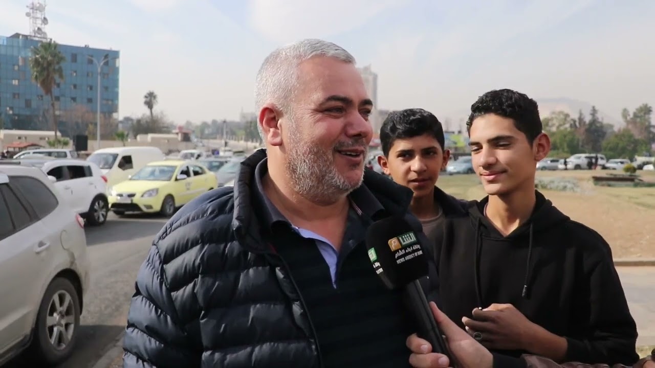 لحظة تاريخية في دمشق لفرحة الأهالي بتحرير المدينة وإسقاط النظام المجرم