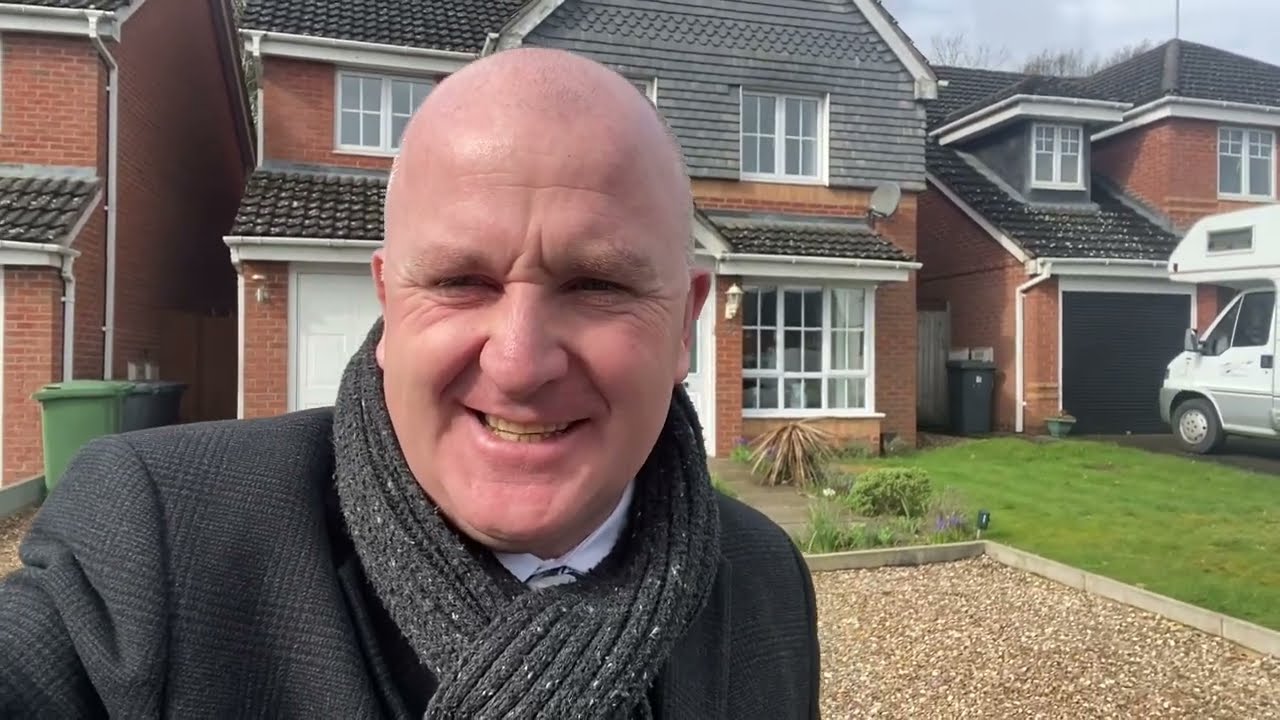 Property for sale in Nuneaton - Chaytor Drive The Shires with Hawkins Estate Agents