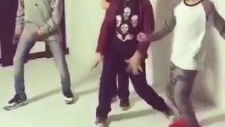 Miniatura del video "Finn Wolfhard Gaten Matarazzo Noah Schnapp Caleb Mclaughlin dancing"