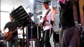 Sweet Sat' reprend Santeria live