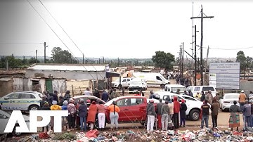 BEKIJK | Zuid-Afrikaanse politie ter plaatse na aanslag in Johannesburg vanochtend waarbij negen ...