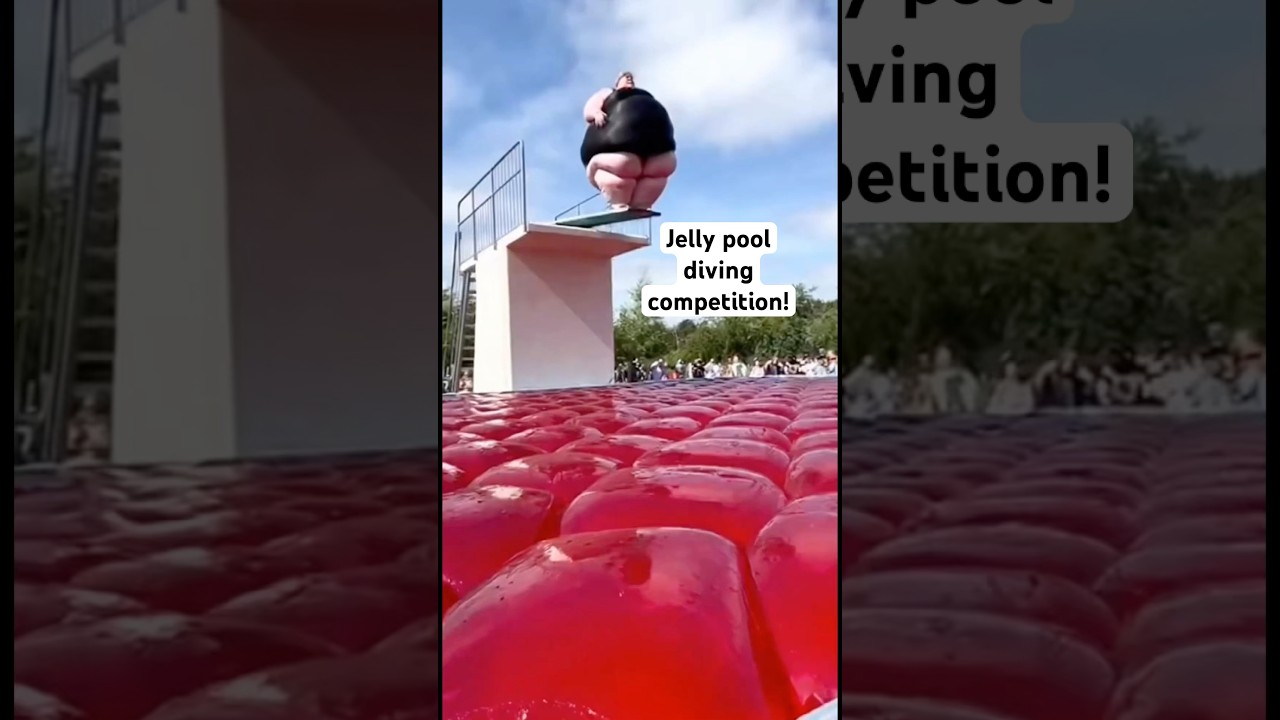 Jelly pool diving competition! 😳😳 