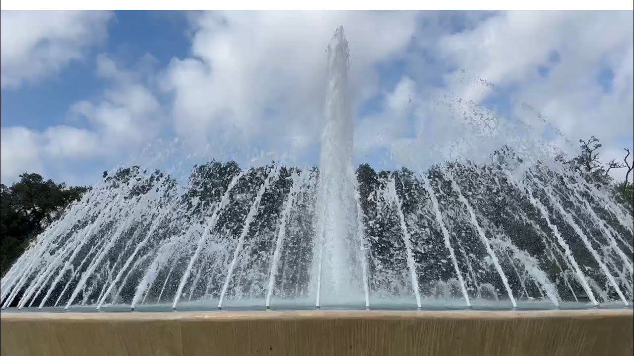 MECOM WATER FOUNTAIN @ THE ROUNDABOUT ON MAIN ST - HOUSTON TEXAS