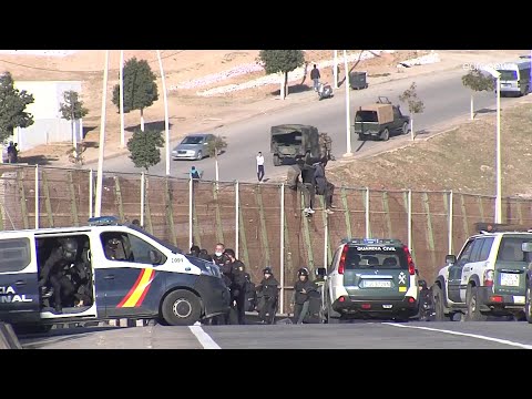 Asalto con extrema violencia a la valla de Melilla: 18 inmigrantes muertos y 189 agentes heridos