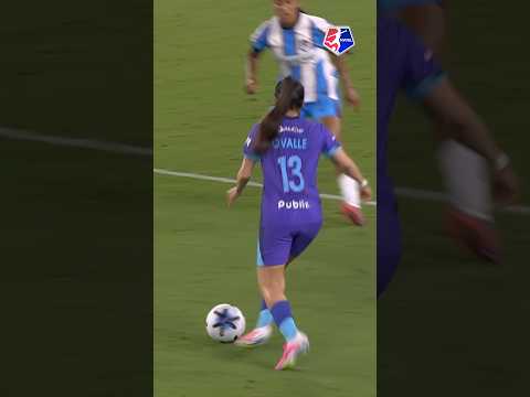 Ovalle danced through them. 💫 #nwsl #soccer #football