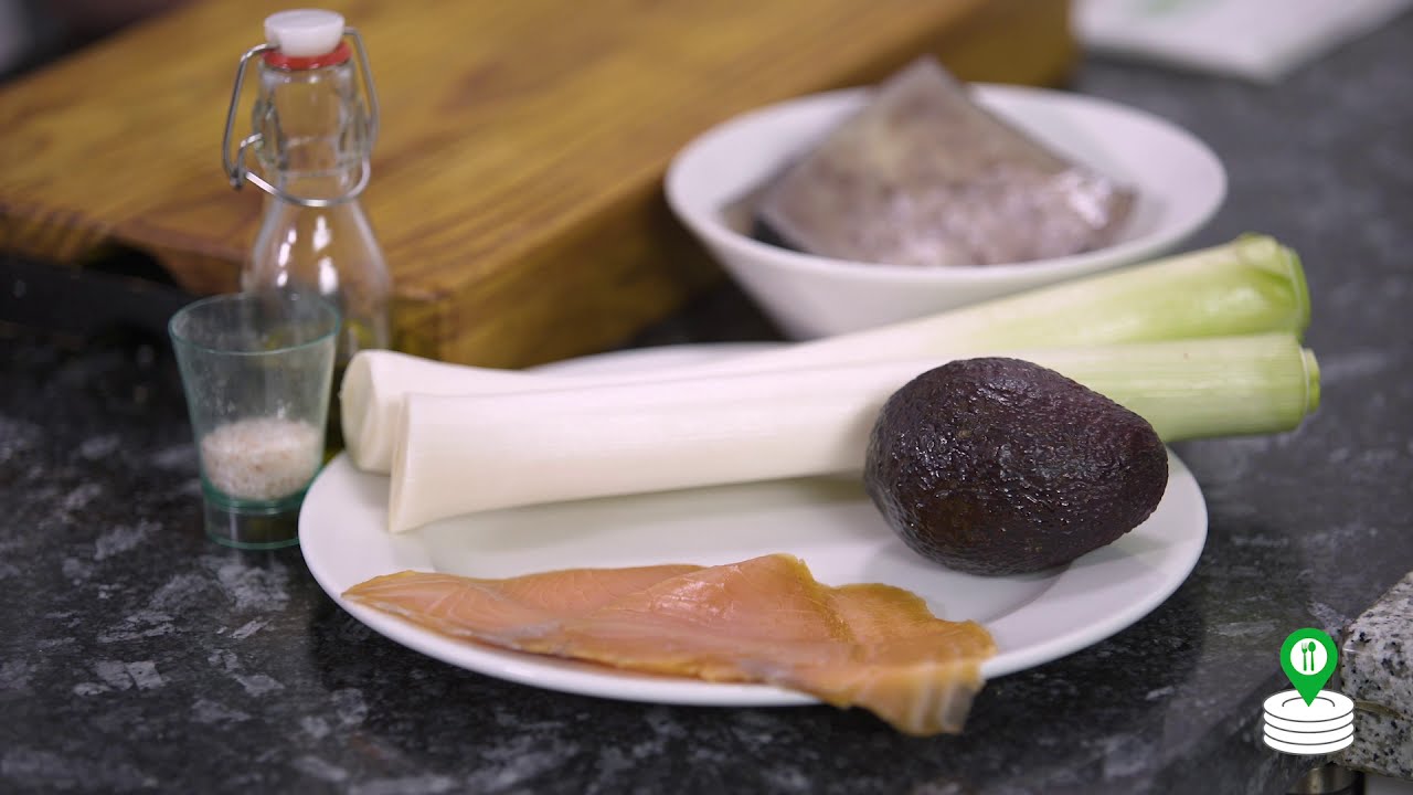 Puerros con salmón y aguacate gratinados con queso de Salamanca