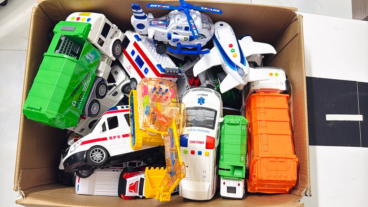 走る走る、救急車ミニカー坂道走る。走行テスト！Running, running, ambulance miniature car hill running. driving test!