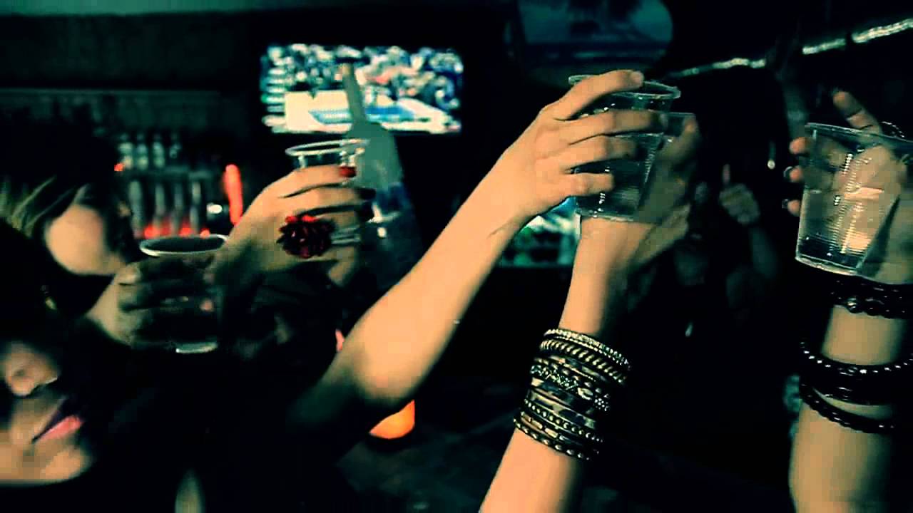 Musicologo y Menes - Una Chica Como Tu