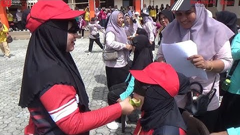 LOMBA MAKAN PISANG DALAM RANGKA HUT DHARMA WANITA PERSATUAN (DWP) KE 26, DI KAB. TOJO UNA-UNA.