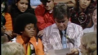 THE JACKSON 5 AMERICAN BANDSTAND APPEARANCE - Full 01/07/1972
Michael Jackson and the Jackson 5 appearing on American bandstand in 1972.
Rockin Robin - 0:37
Michael Jackson Interview - 3:15
I Wanna Be Where You Are - 6:35
Jackson 5 Interview - 9:27
Looking Through The Window - 11:50
Ben - 15:23
Michael had just released his solo album. Fairly sure all of these were playback because Michaels voice has started to change here in the interviews yet he still sounds young in the songs.
*ABOUT THIS CHANNEL* Im going to be uploading all of the documented Jackson 5 television appearances and videos (with accurate dates) using the highest quality clips I can find. Please subscribe for more! THE JACKSON 5 AMERICAN BANDSTAND APPEARANCE - Full 01/07/1972