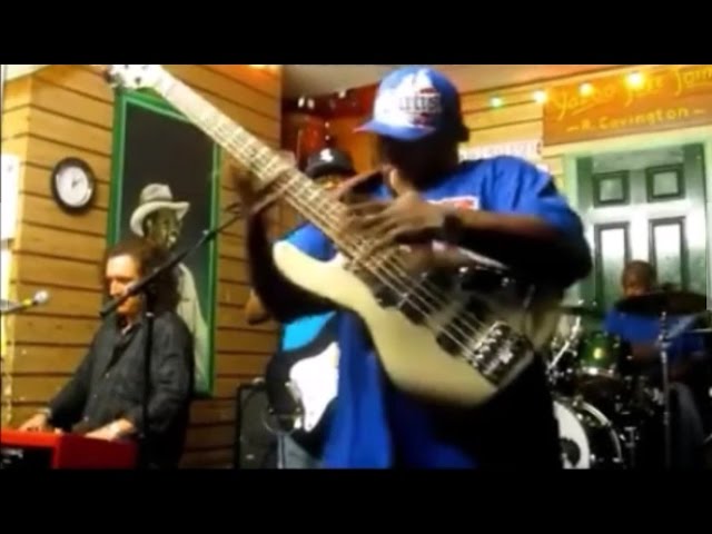 Παρακολούθηση The Amazing Slap Bassist and a Dude Who Sucks at Life στο YouTube Παρακολούθηση The Amazing Slap Bassist and a Dude Who Sucks at Life στο YouTube