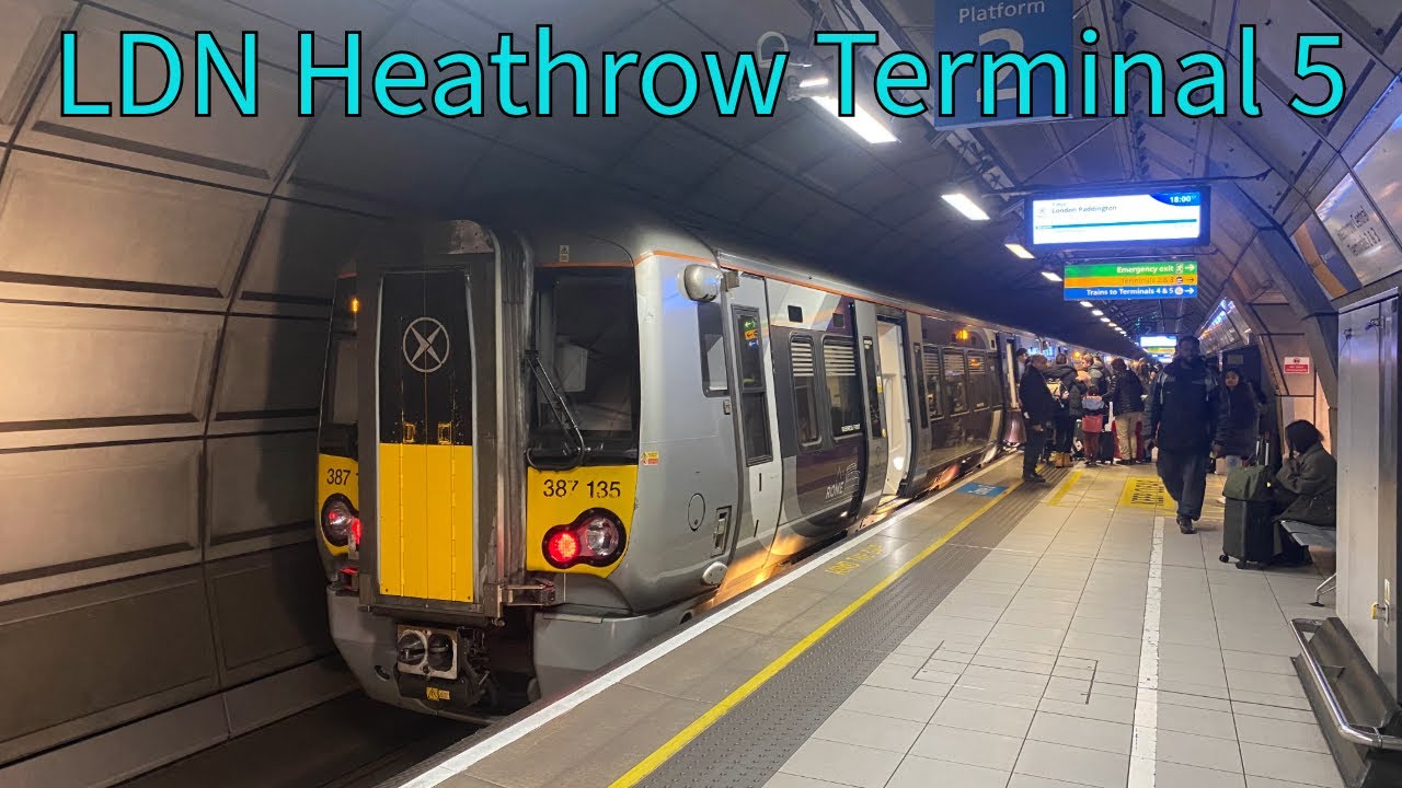 Walking through LONDON HEATHROW TERMINAL 5 train station at CHRISTMAS ...