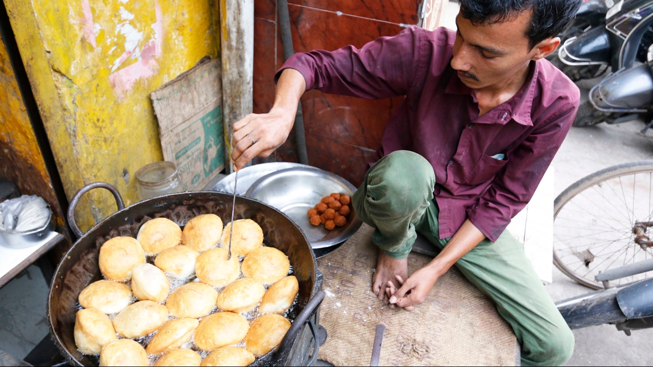 Flew To India Last Minute! Street Food! Indian Food!! Curry!