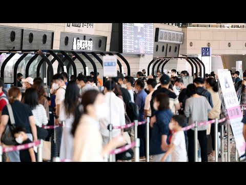 <strong>추석</strong> <strong>연휴</strong> 맞은 김포공항 북적…&amp;quot;오랜만에 가족여행&amp;quot; / 연합뉴스TV (YonhapnewsTV)