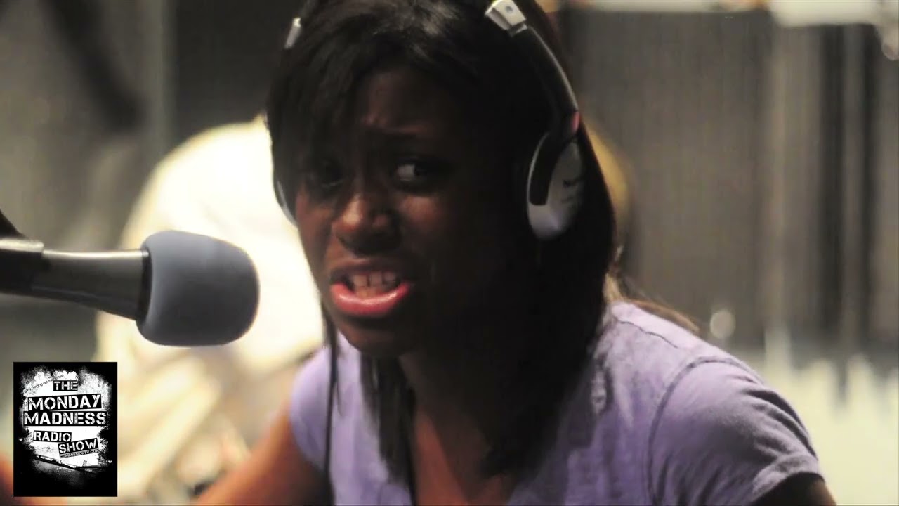 DIZZLE DIZZ  FIRST LADY OF WE RUN THE STREETS ON DJ CIRCUIT BREAKA MONDAY MADNESS RADIO SHOW