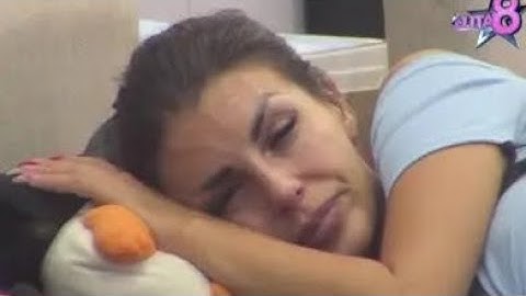 Lije gorke suze: Saznala šta se zbiva napolju, Ena ne može da dođe sebi od jecanja