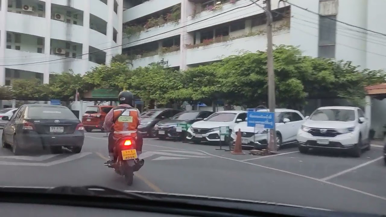 ที่จอดรถโรงพยาบาลพระมงกุฎ