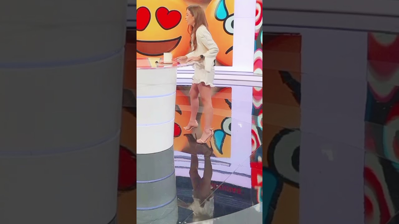 Valentina Rodríguez reflejo parte 3 que lindas piernas nos muestra en el piso y en la toma normal 