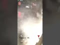 Carros se estrellan contra edificio; hombre se salva de milagro