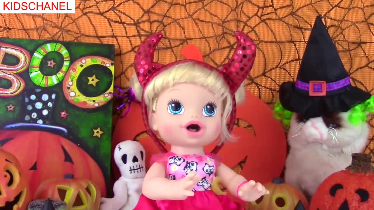 KID TOYS REVIEW Baby Alive Wears HALLOWEEN Costumes! Mummy, Banana, Spider, Skunk, Witch