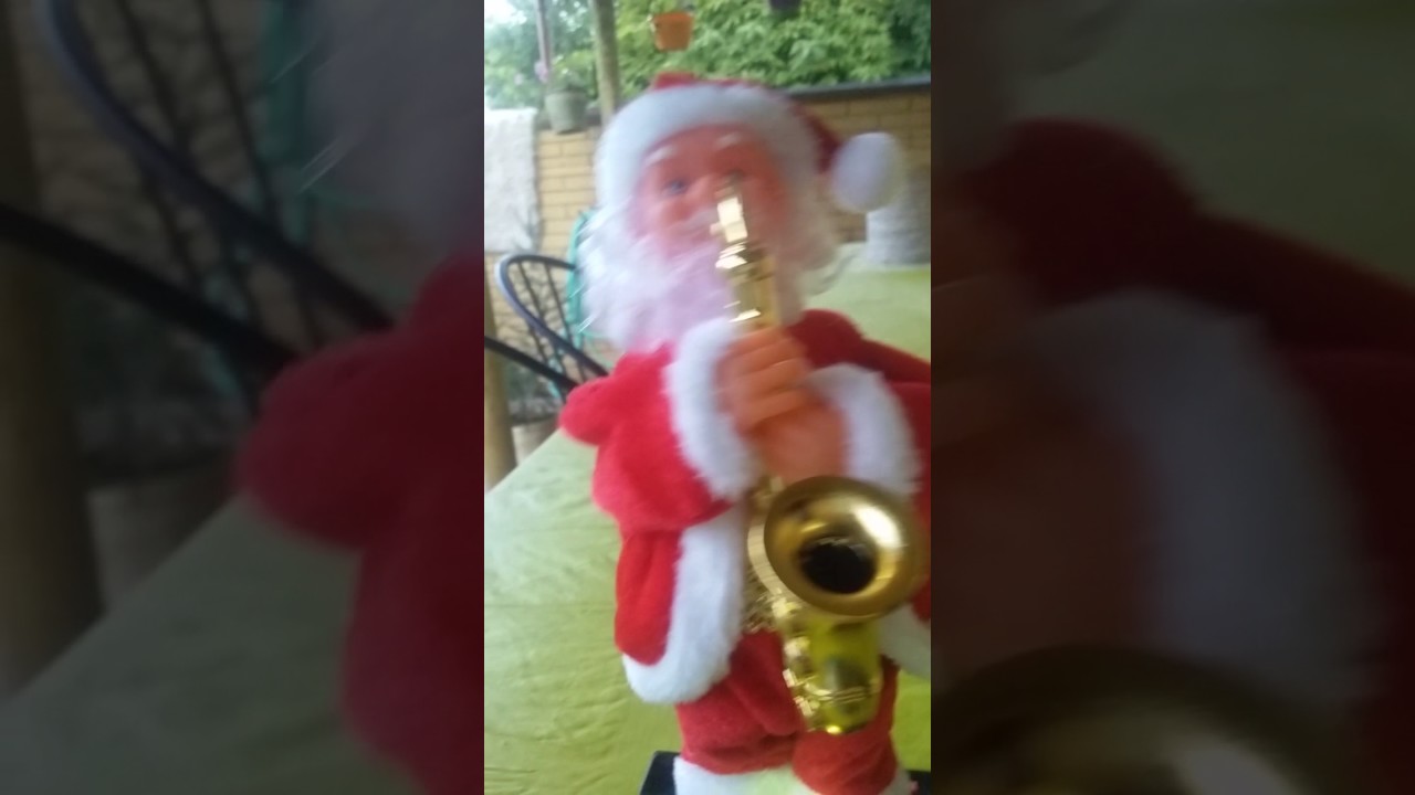 Pascuero tocando saxofon