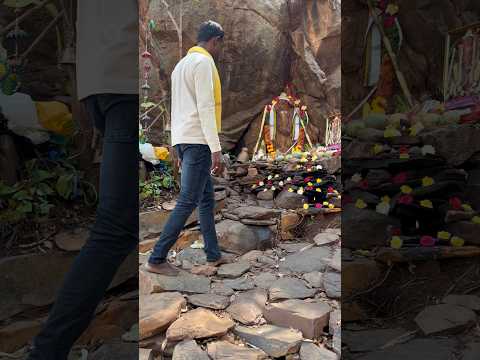 రెండు పెద్ద కొండల మధ్యన స్వయంభు జల ధార వినాయకుడు