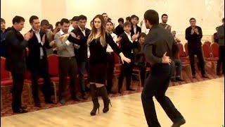 Ловзар - красивые девушки танцуют на Чеченской свадьбе 2024