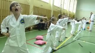 Trening Najmłodszych Grup Bartoszyckiej Szkoły Taekwondo Z Braćmi Sebastianem I Michałem Kuźniakami