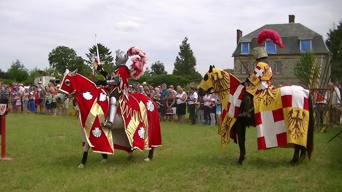 VIDEO. En cotte de maille et armure médiévale, une cinquantaine de  chevaliers se combattent en duel pour remporter le Lion d'Acier