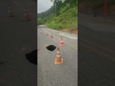 CRATERA NA RJ 182 NO ALTO IMBÉ.  SANTA MARIA MADALENA.RJ. 03.03.2026.