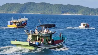 deretan bot nelayan Kuala Marang keluar musim mencandat sotong