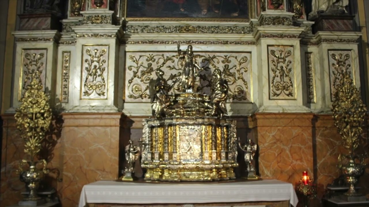 Adoración al Santísimo  Oración del canal  En la voz de Amaya  Todos los días a las 20 hs