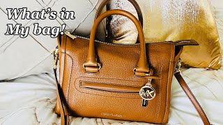 WHATS IN MY BAG Michael kors carine satchel Crossbody