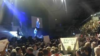 Westlife @ ECHO Arena - Nicky reading out banners (13/06/2012)