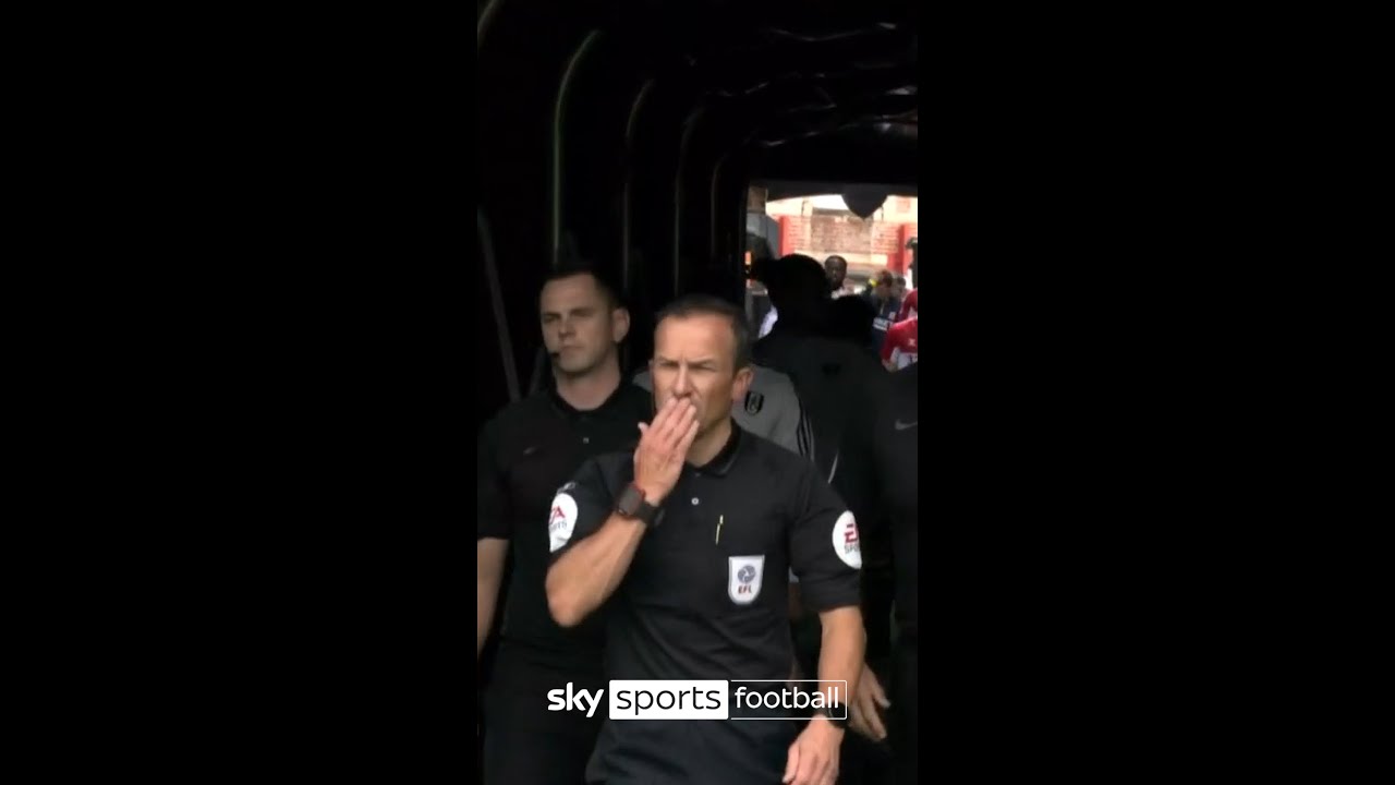Referee blows ball a kiss ahead of Fulham vs Middlesbrough 😘