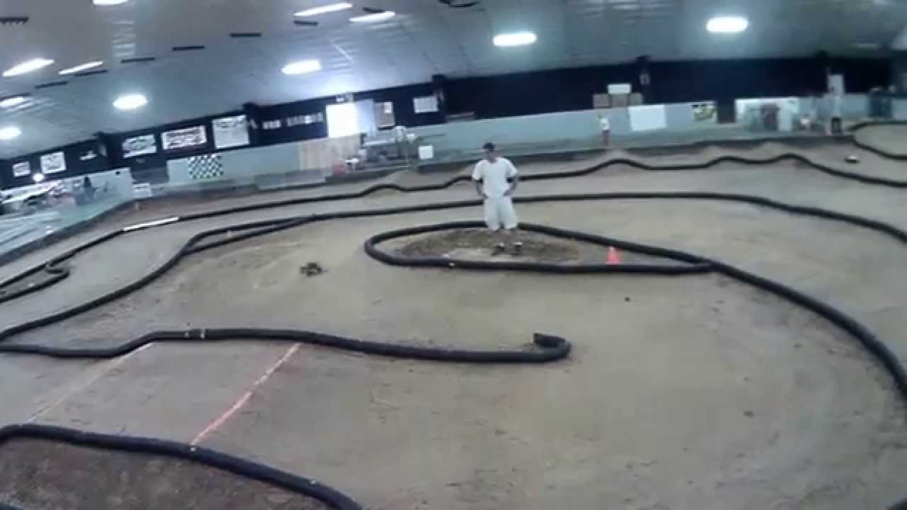 Losi xxxscb indoor clay track. YouTube