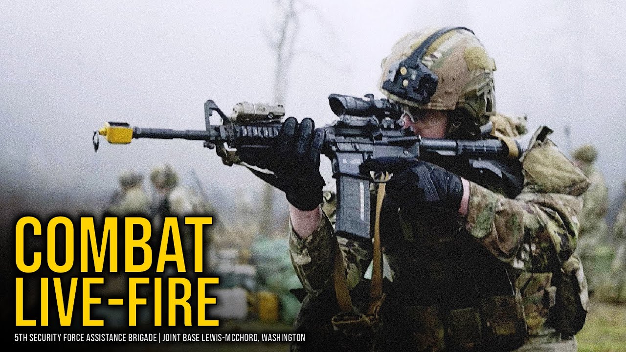 5-я бригада спецназа армии США вступает в контакт во время учений с боевой стрельбой (январь 2026...