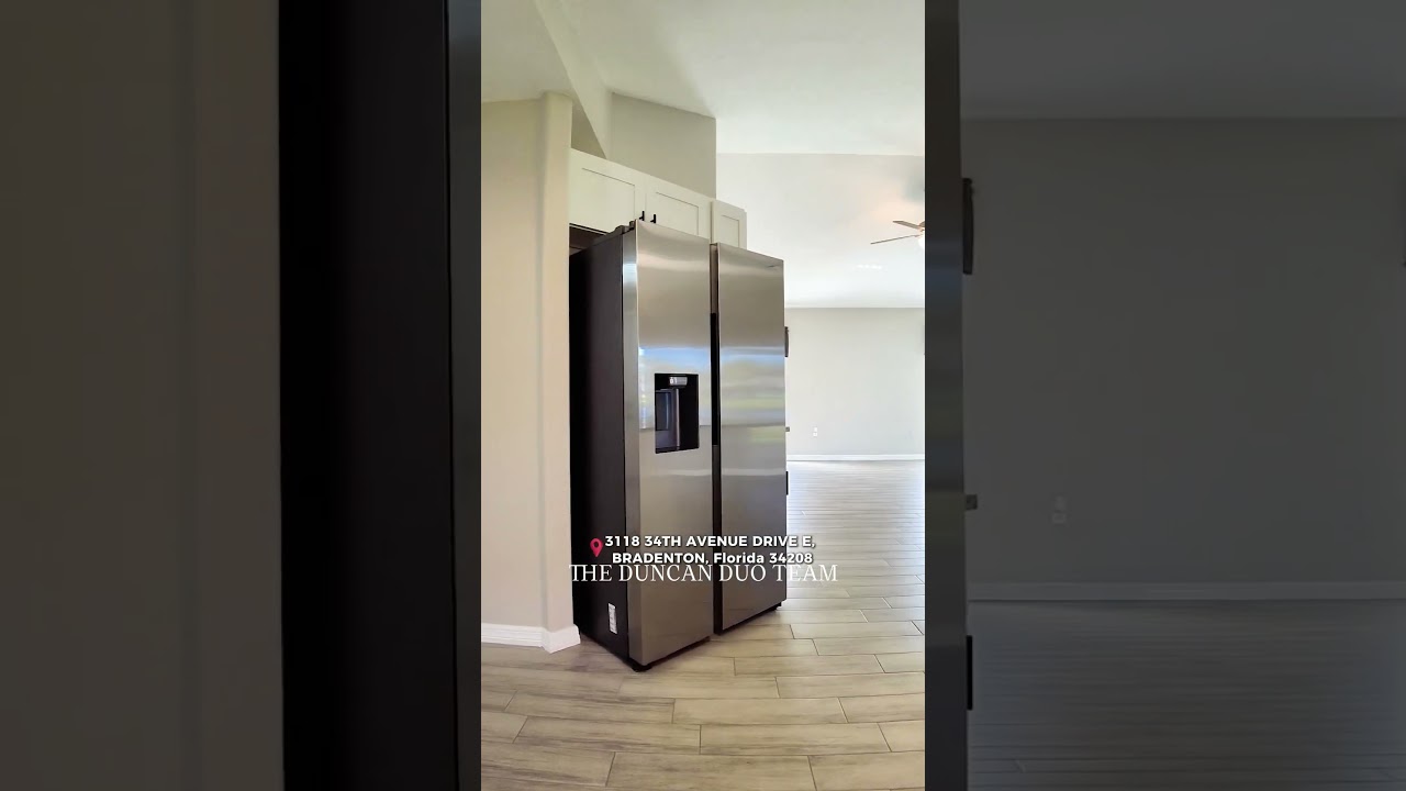 Pond View Paradise in Bradenton! Fully Renovated Home on Quiet Cul-de-Sac | 3118 34th Ave Dr E