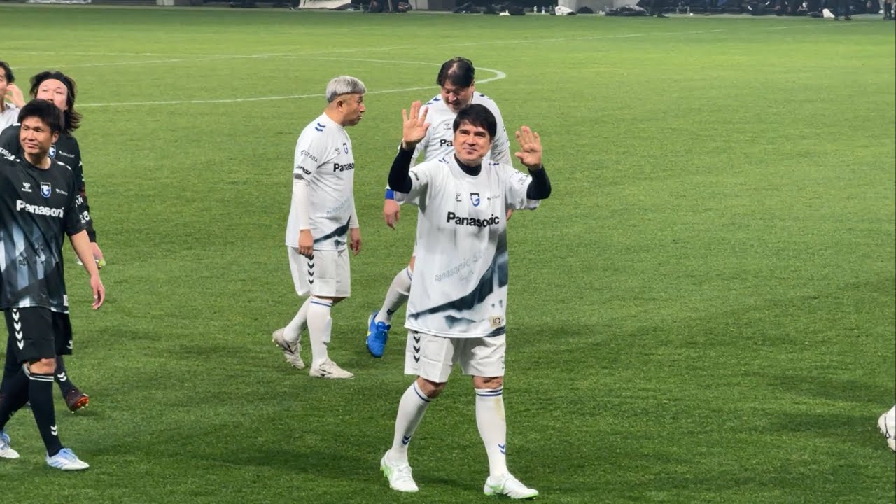 パナソニックスタジアム吹田10周年記念マッチ ガンバ大阪OB パナスタレジェンズ vs 万博レジェンズ 試合終了後グラウンド一周
