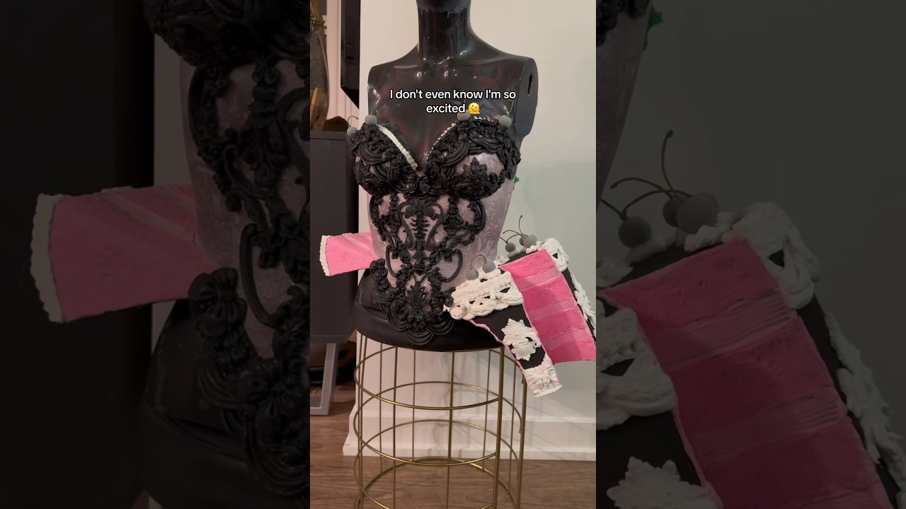 Drop color ideas below!!😍 #costume #cosplay #cake #cakedecorating #cosplayer #cakedesign #costumes