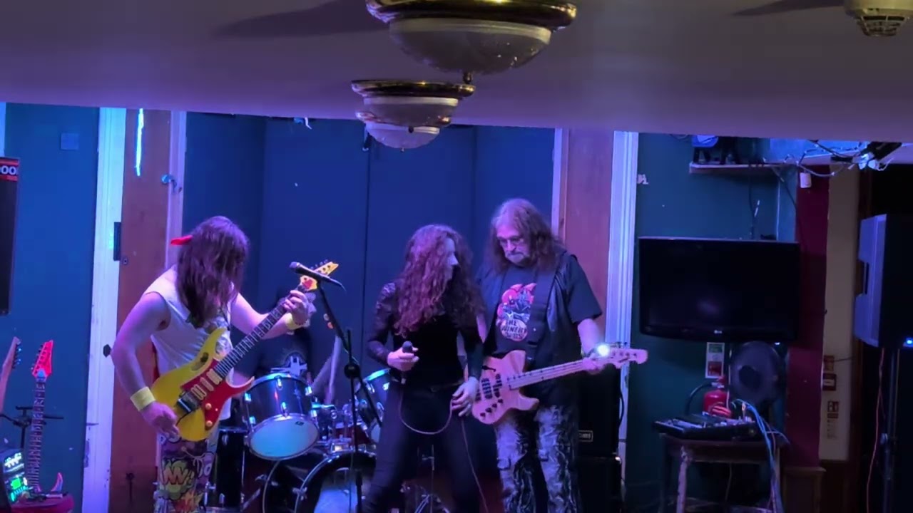 Alice in Thunderland @ The Cleveland, Redcar