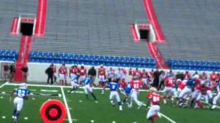 Clarence Laster makes the tackle on Daryl Richardson