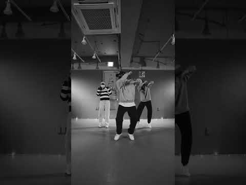 [TD <strong>STUDIO</strong>] <strong>Crush</strong> (크러쉬) - &amp;#39;흠칫 (Hmm-cheat)&amp;#39; / #shorts