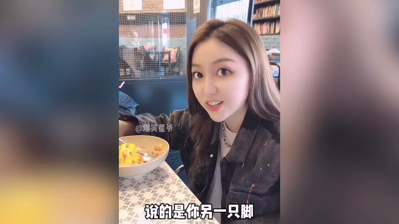 当代老公作死名场面，吃饭时扭头盯着美女，回过头被老婆赏一耳光