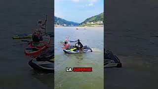 Un Jet-Ski Retourne Tout le Monde en Paddle ! 🌊😂 #jetski #fun #chute